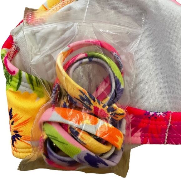 Xhilaration ~floral bikini top ~ removable strap included ~padded ~ size S (0-2) - Picture 5 of 8